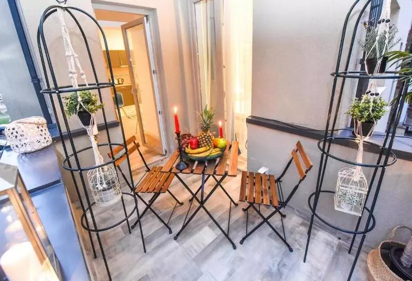 هتل Parliament & River View Apartments