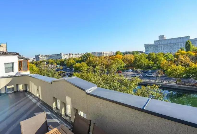 هتل Parliament & River View Apartments