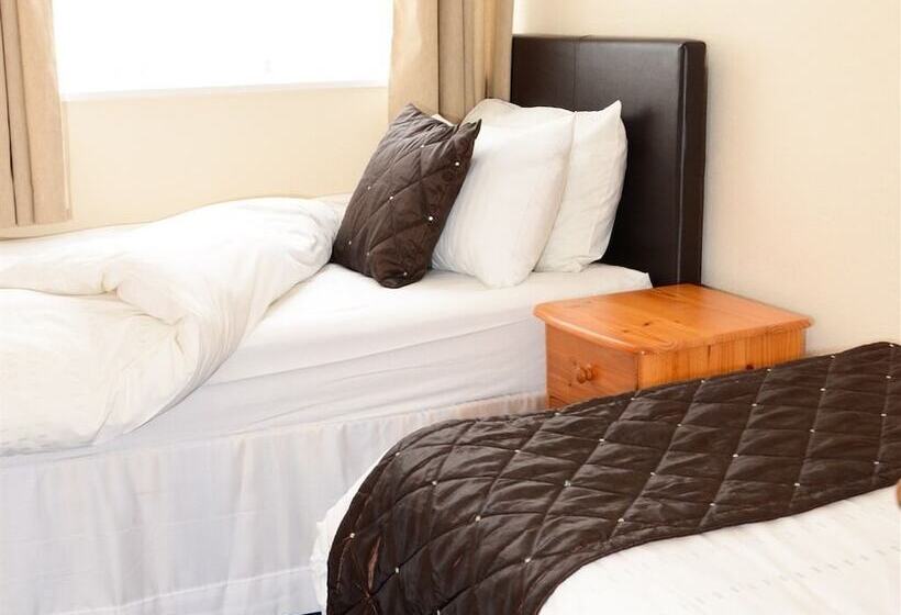 هتل Pinewood House