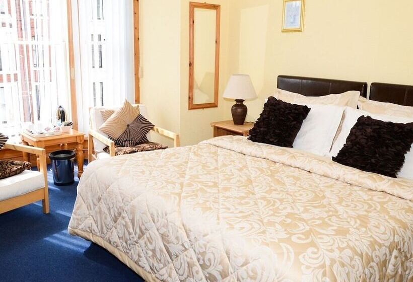 هتل Pinewood House