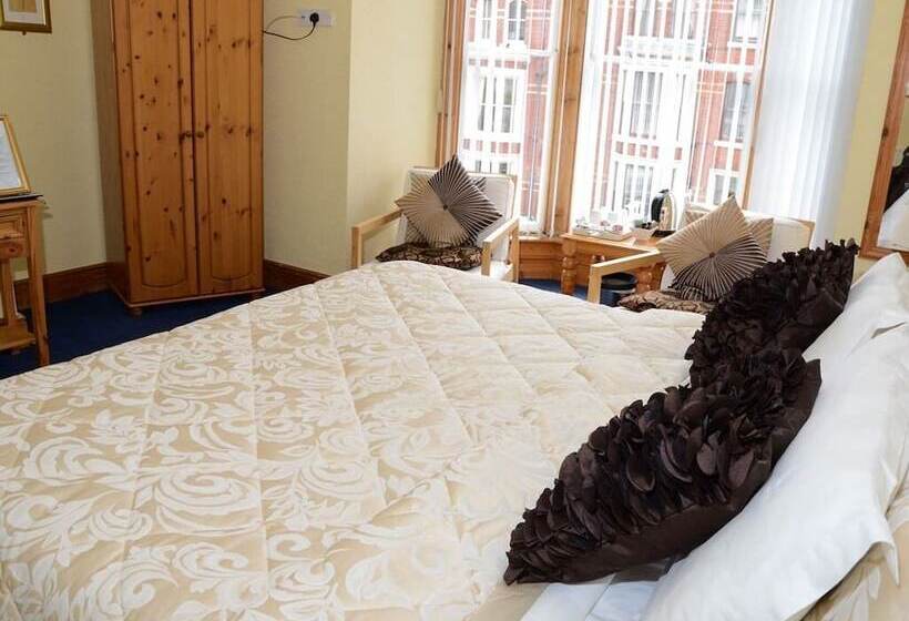 هتل Pinewood House