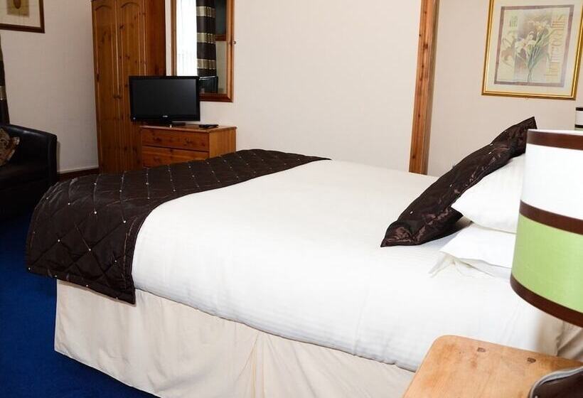 هتل Pinewood House