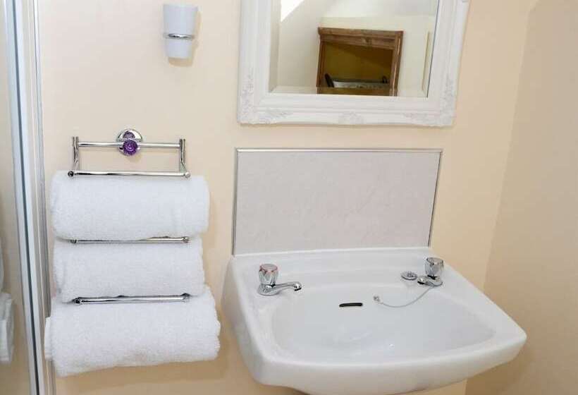 هتل Pinewood House