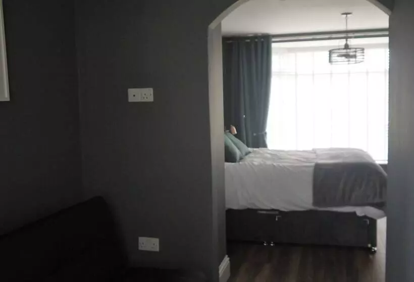 Hotelli Skyline Guesthouse