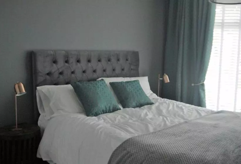 Hotelli Skyline Guesthouse