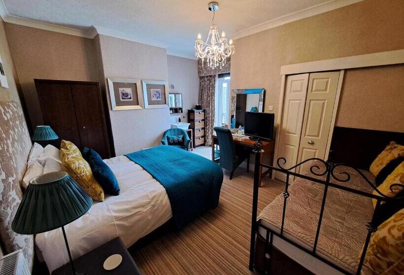 فندق The Ambassador Townhouse