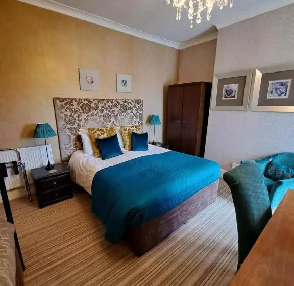 Hotelli The Ambassador Townhouse