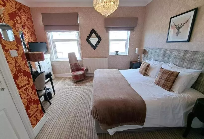 Hotelli The Ambassador Townhouse