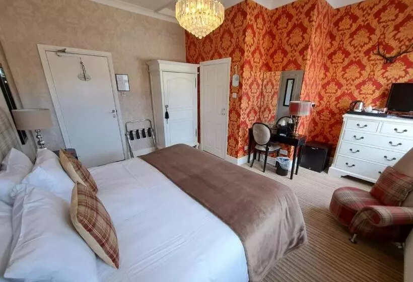 Hotelli The Ambassador Townhouse