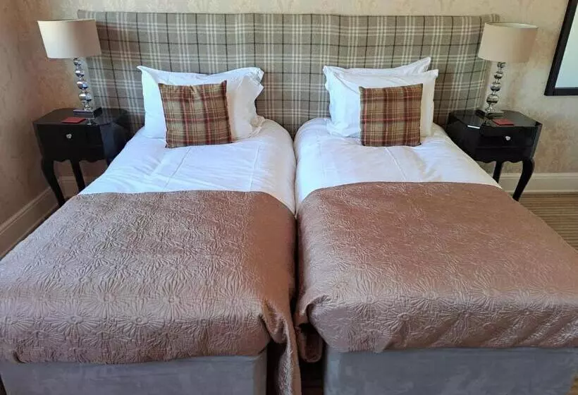 Hotelli The Ambassador Townhouse