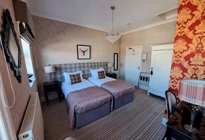 Hotelli The Ambassador Townhouse