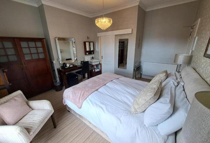 فندق The Ambassador Townhouse