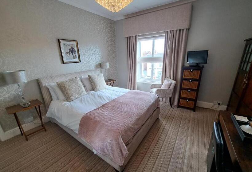 فندق The Ambassador Townhouse