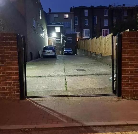 ホテル The Charles