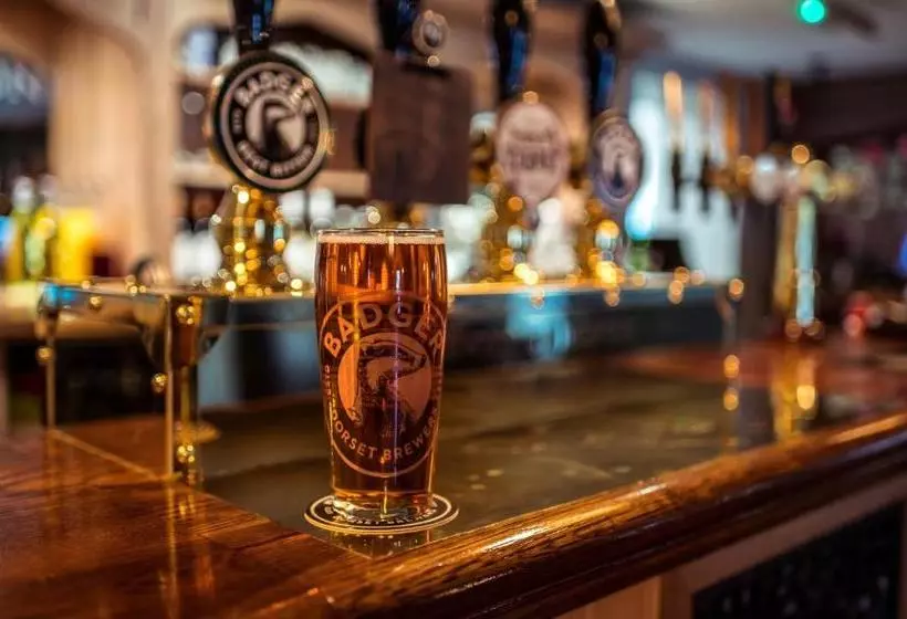 Hotelli The Greyhound Inn