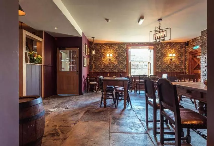 Hotelli The Greyhound Inn