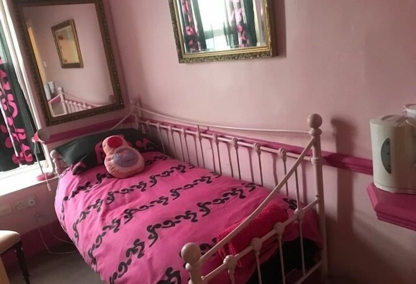 Отель The Little Tree Boutique B&b