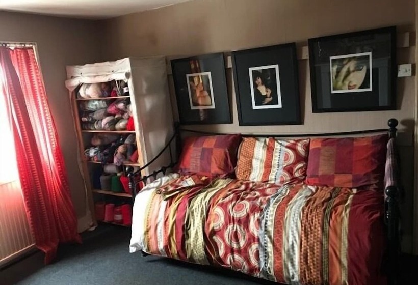 Отель The Little Tree Boutique B&b