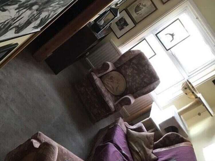 Отель The Little Tree Boutique B&b