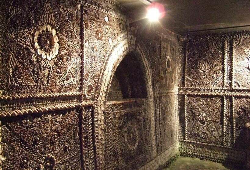 Отель The Little Tree Boutique B&b