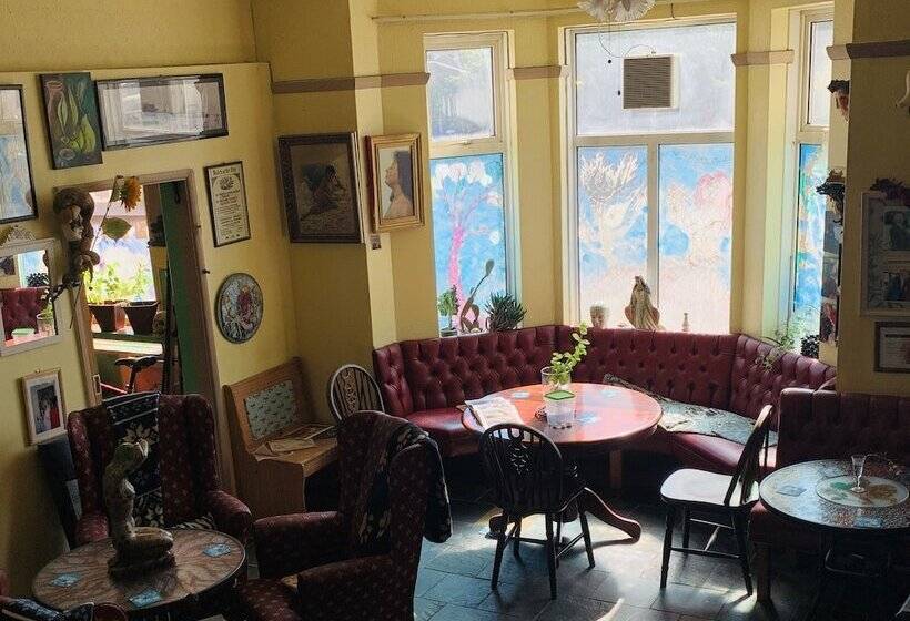 Отель The Little Tree Boutique B&b