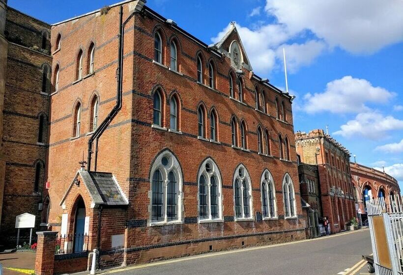 Отель The Little Tree Boutique B&b