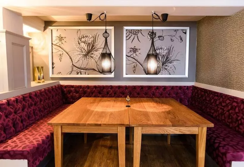 Hotelli The Wheatsheaf Inn