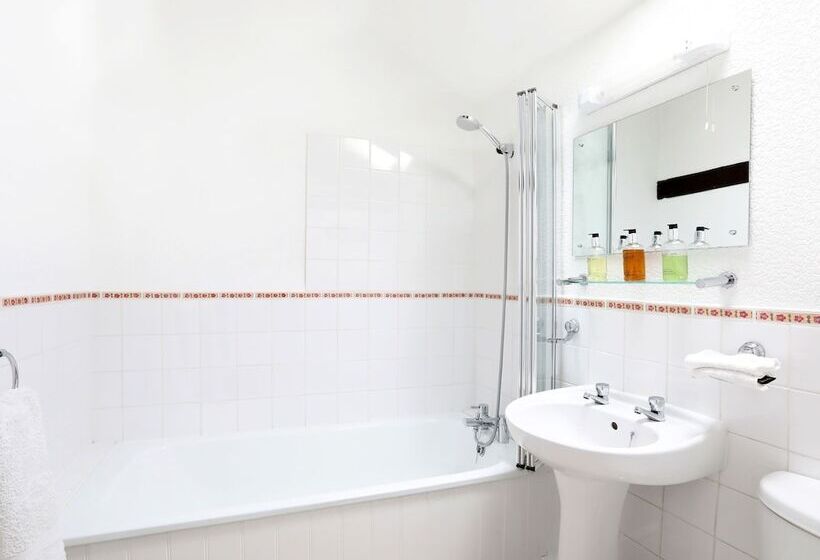 בית מלון כפרי The Willow Restaurant B&b