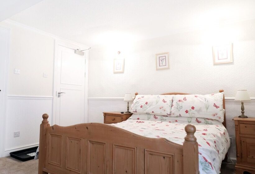 בית מלון כפרי The Willow Restaurant B&b