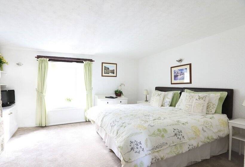 בית מלון כפרי The Willow Restaurant B&b