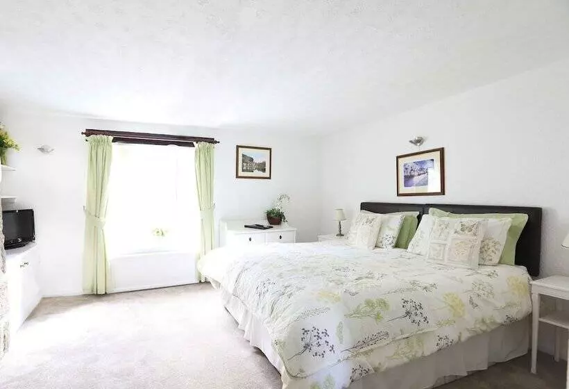 ホテル The Willow Restaurant B&b