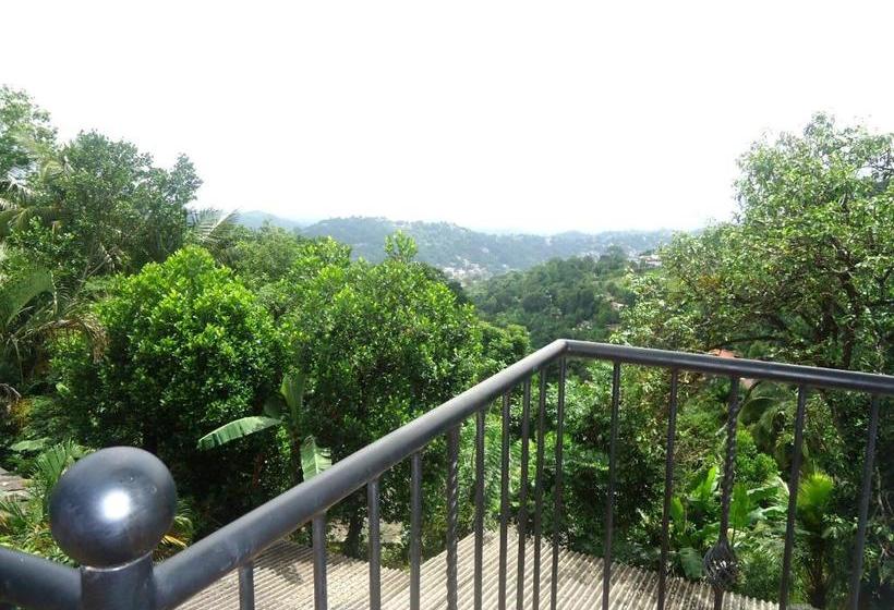 Hotel Layathraa Kandy