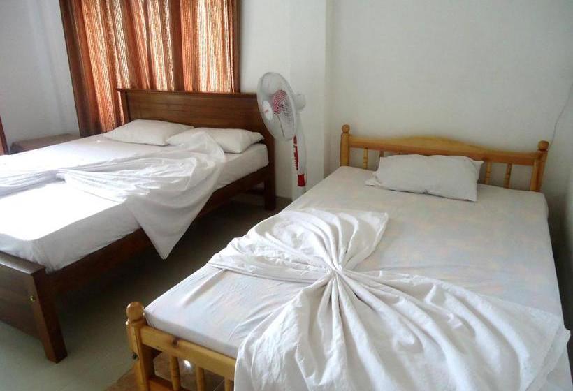 Hotel Layathraa Kandy