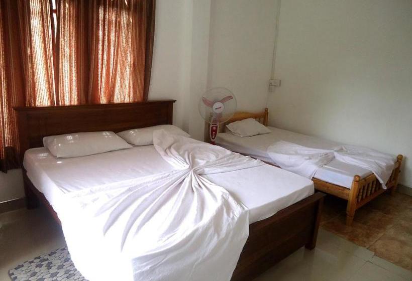 Hotel Layathraa Kandy