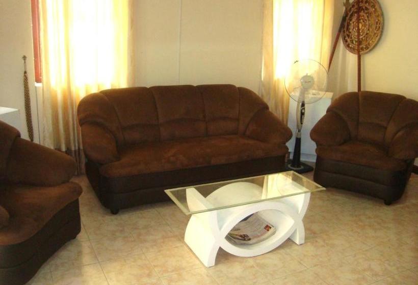 Hotel Layathraa Kandy