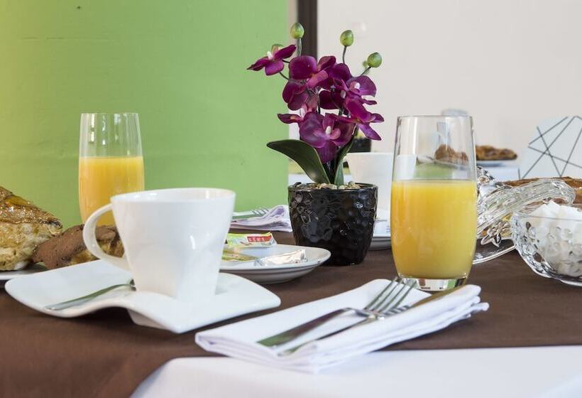 Wakola Hotel Fass Dakar