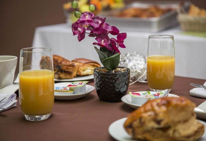 Wakola Hotel Fass Dakar