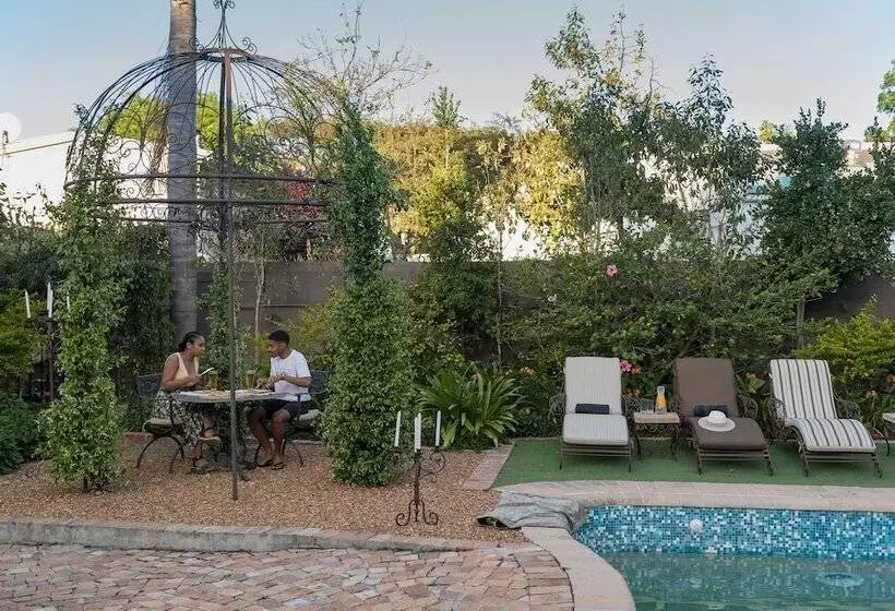 Hotelli Baruch Guesthouse On Lovell