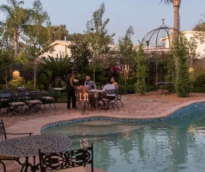 Hotelli Baruch Guesthouse On Lovell