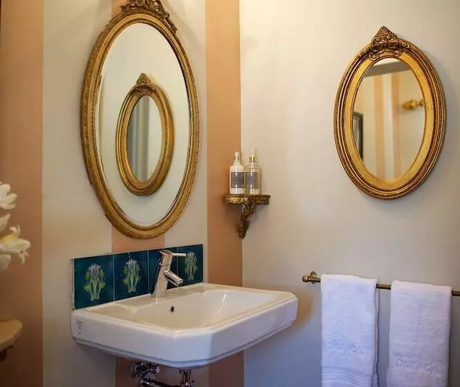 Hotelli Baruch Guesthouse On Lovell