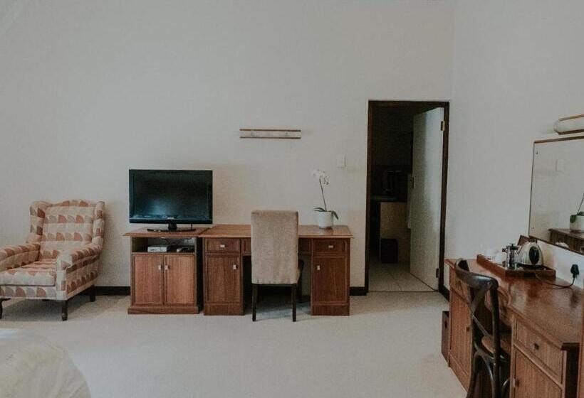 هتل Cana Vineyard Guesthouse