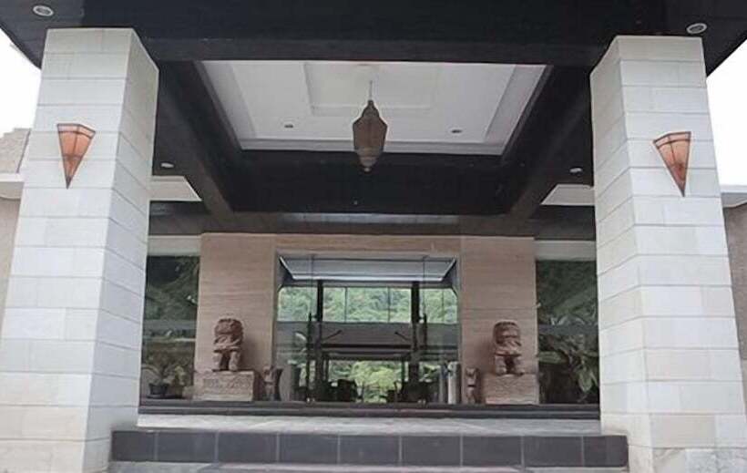 בית מלון כפרי Driam Riverside Resort