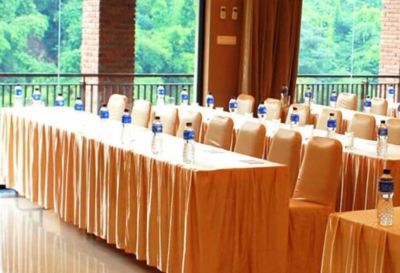 בית מלון כפרי Driam Riverside Resort