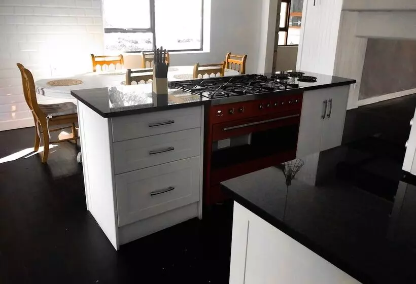 Hotelli Groenhoek Game And Guest Farms