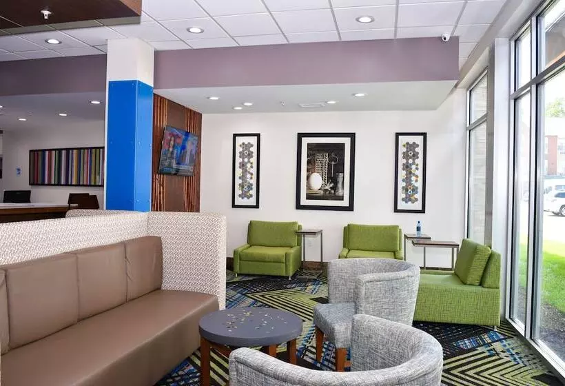 Hotelli Holiday Inn Express & Suites   Bensenville   O Hare, An Ihg