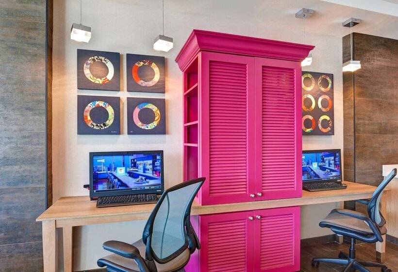 ホテル Home2 Suites By Hilton Hot Springs