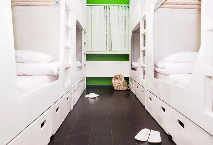 هتل Clever Hostel