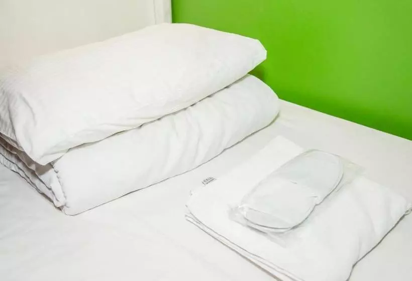هتل Clever Hostel