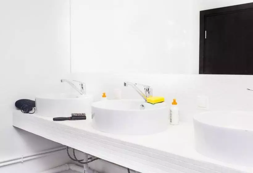 هتل Clever Hostel