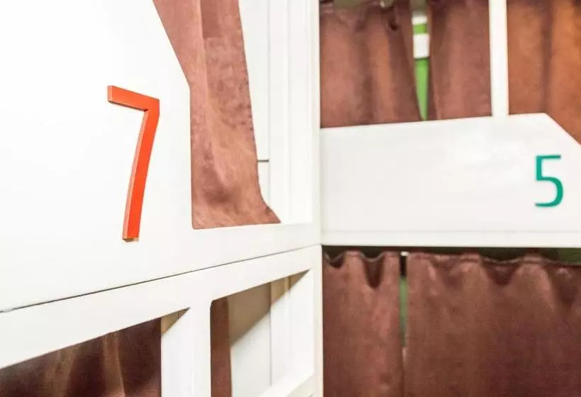هتل Clever Hostel